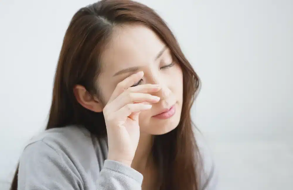 ห้ามขยี้ตา หรือกดทับเปลือกตาแรง ๆ